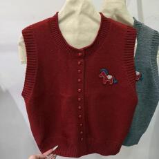 批发新年穿搭高级感上衣别致复古软糯红色针织马甲毛衣女<b class='q'>冬</b>