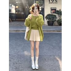 批发韩系小香风钉珠挂脖吊带背心开衫两件套装女秋<b class='q'>冬</b>季气质一整套装