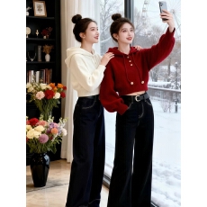 批发<b class='q'>甜美</b>温柔风红色连帽毛衣女款秋冬季2026新款显瘦舒适百搭打底上衣