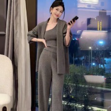 批发秋季套装女高级感气质洋气<b class='q'>新款</b>毛衣开衫<b class='q'>背心</b>+裤子针织套装三件套