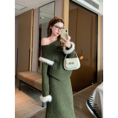 批发绿色辣妹一字肩毛衣套装女2026新款冬季毛绒绒针织半身裙两件套潮