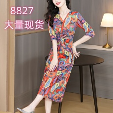 批发2026春夏高级新款V领印花长款<b class='q'>连衣裙</b>收腰显瘦轻奢度假女裙子