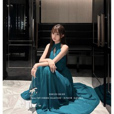 批发十九世纪绿/挂脖压褶仿真丝雪纺上衣飘逸大摆半身裙套装