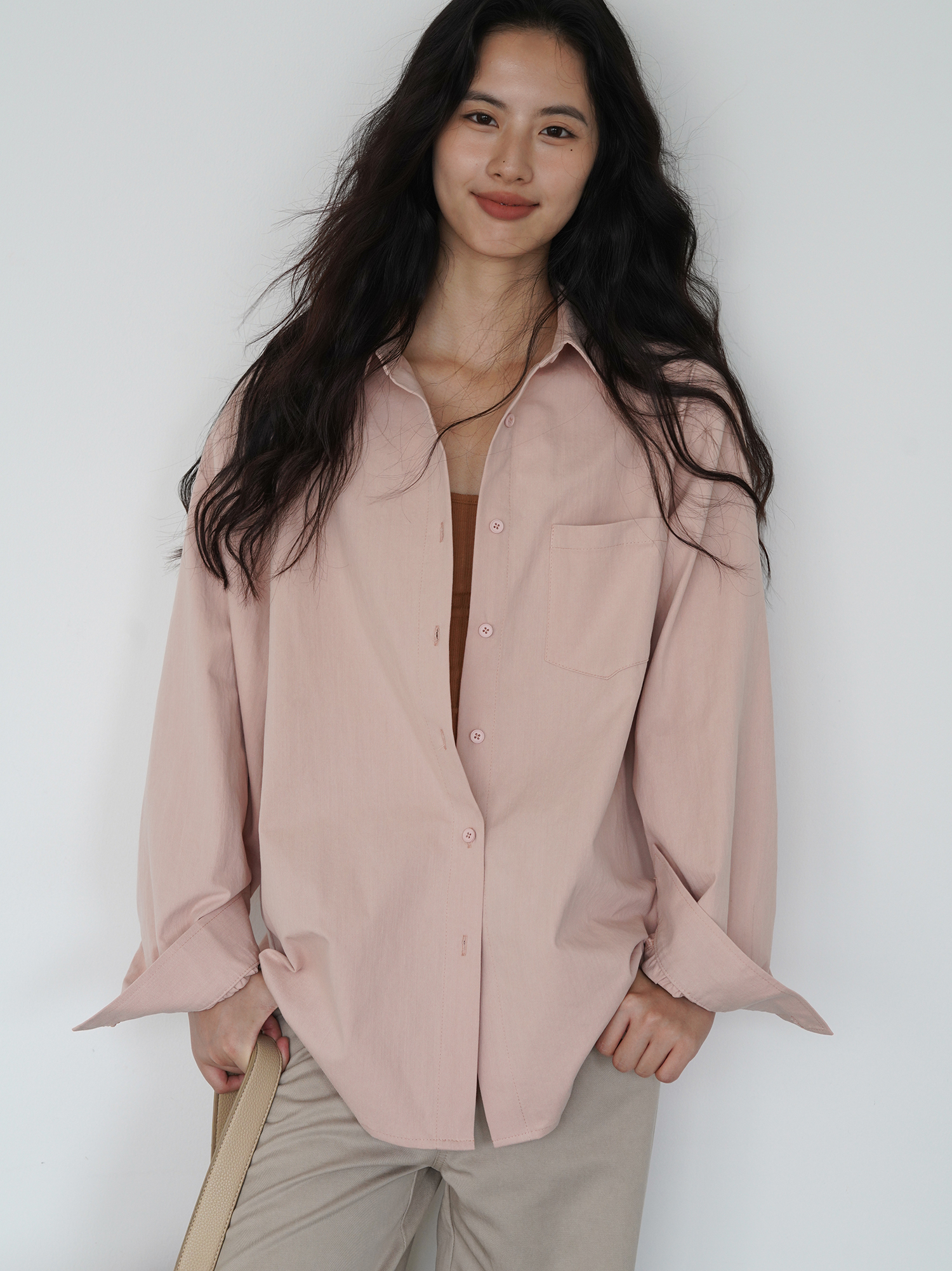 얕은 분말 루즈핏 셔츠 한 부서 순수한 욕망 바람 2026 봄 느긋한 센스 스택 착용 셔츠 여성 코트