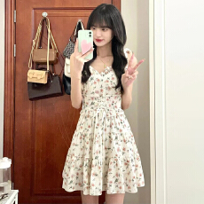 批发吊带碎花<b class='q'>连衣裙</b>子女夏季收腰显瘦甜辣初恋茶歇法式海边度假小个子