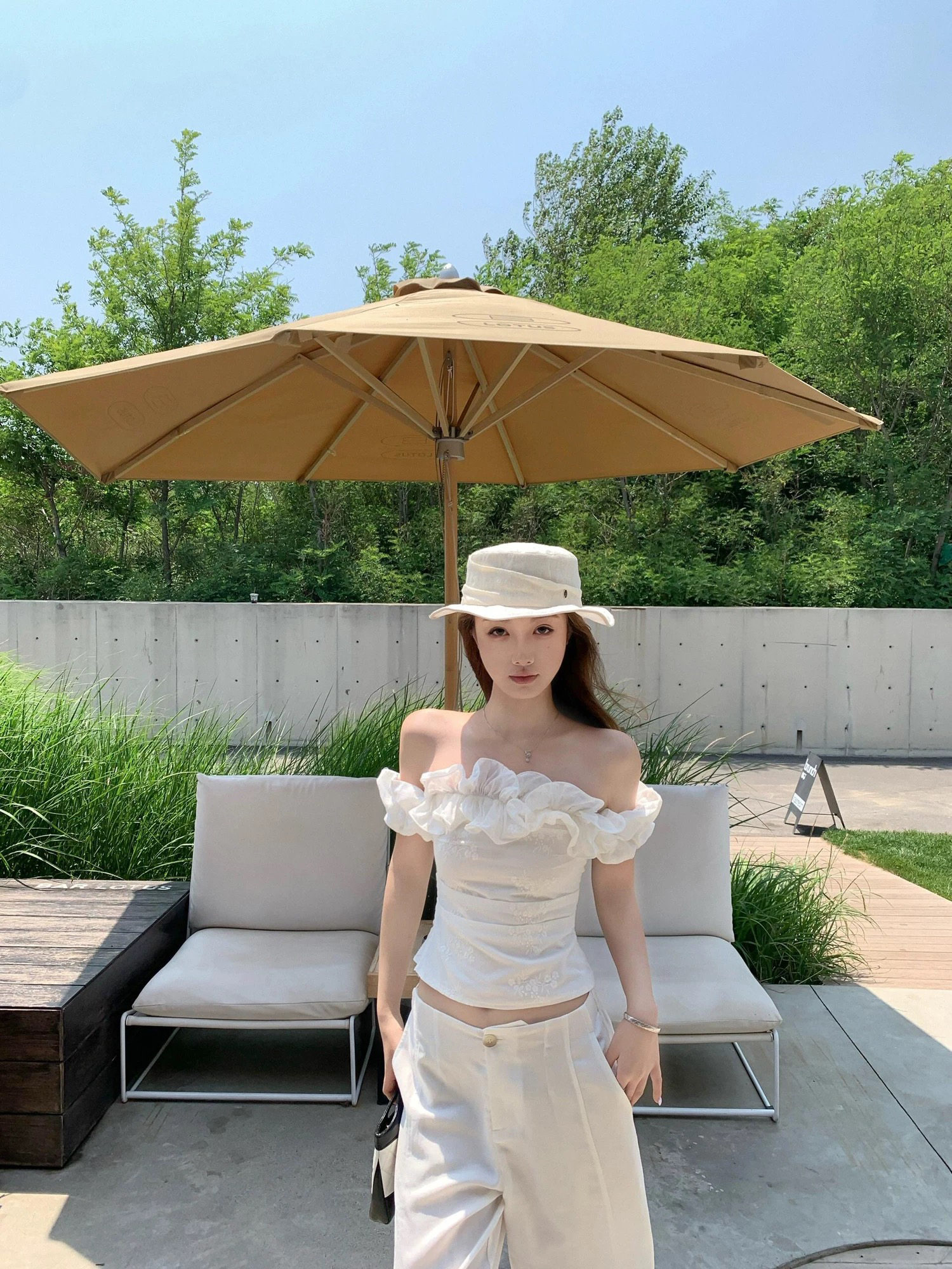 프랑스식 레트로 오프숄더 반팔 여성 셔츠 여름 허리 수축 몸매 가꾸기 쇼트 스타일 한 부서 품격 오프숄더 순수한 욕망 맨위