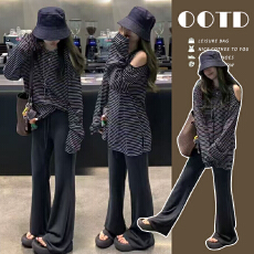 批发现~孕妇秋季新款黑白撞色<b class='q'>条纹</b>单边漏肩<b class='q'>T</b><b class='q'>恤</b>+针织弹力微喇裤套装