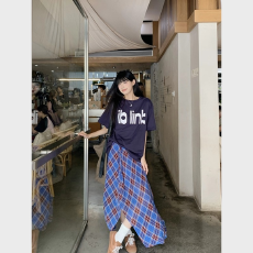 批发【珍珠雪纺】韩系潮流不规则2026新款女夏季蓝色格子开叉半身裙