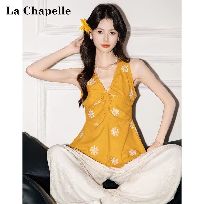 프랑스식 황색 V넥 민소매 캐미솔 2026 여름 허리 수축 슬림해 보이는 외출용 맨위 트렌디