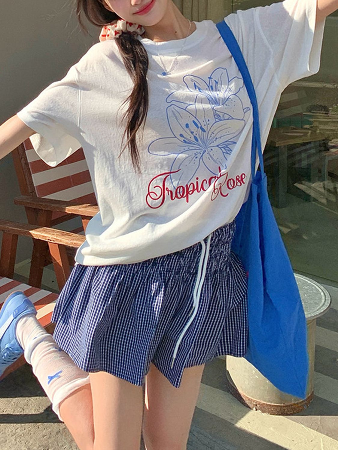 한 부서 달콤함 비스듬한 어깨 화이트 꽃무늬 프린트 반팔 티셔츠 여성 느긋한 바람 오프숄더 맨위
