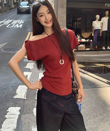 순면 리브 반팔 티셔츠 여성 새로운 여름 디자인 센스 아메리칸 레트로 핫걸 빨간색 오프숄더 비스듬한 어깨 의류