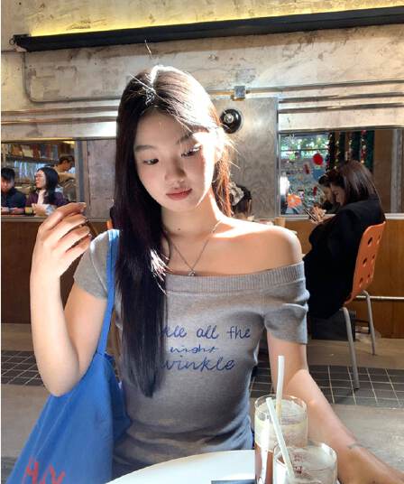 와 사고 방식 반팔 티셔츠 여성 여름 비스듬한 어깨 회색 한 부서 오프숄더 디자인 센스 오프숄더 맨위