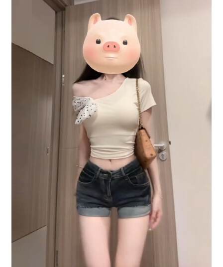 프랑스식 나비 매듭 도트 무늬 비스듬한 어깨 불규칙 티셔츠 몸매 가꾸기 핫걸 쇼트 스타일 품격 슬림해 보이는 작은 대중 맨위