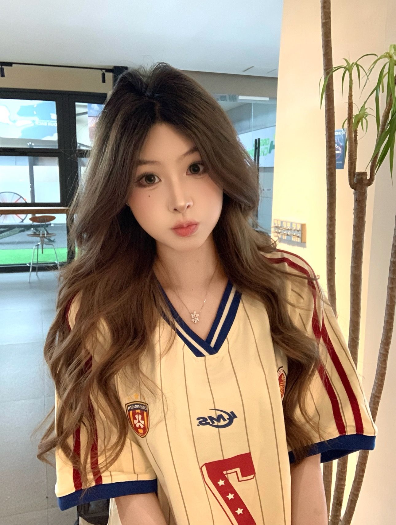 아메리칸 레트로 거리 바람 V넥 삽입 어깨 스트라이프 패치워크 알파벳 프린트 반팔 티셔츠 여성 루즈핏 작은 대중