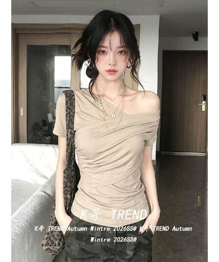 원본 것 비스듬한 어깨 반팔 티셔츠 여성 여름 디자인 센스 주름 허리 수축 몸매 가꾸기 슬림해 보이는 오프숄더 맨위