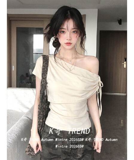 원본 것 페이크 레이어드 비스듬한 어깨 스트랩 반팔 티셔츠 여성 여름 디자인 센스 오프숄더 몸매 가꾸기 맨위