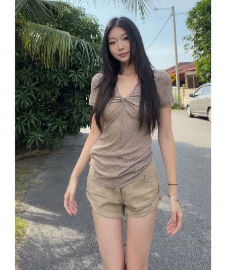 한 부서 섹시함 순수한 욕망 바람 V넥 비틀림 티셔츠 여성 여름 디자인 센스 몸매 가꾸기 슬림해 보이는 고유 한 Chic 맨위
