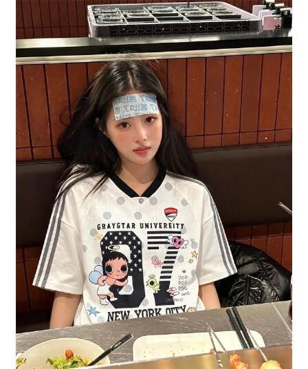 있음 선적 원본 명중 이사회 좋은 품질 원본 네클라인 광저우 원단 V넥 반팔 티셔츠 여성