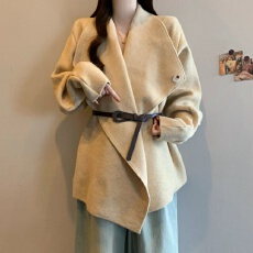 批发实拍 高端时尚v领高级感外套女2025秋季大码胖mm收腰遮肉百搭大衣