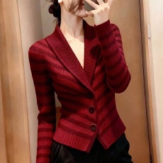 批发秋冬条纹毛衣高级女高端时髦洋气香风气质好看针织长袖上衣