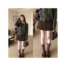 批发红人馆a字半身裙女秋冬2025新款超好看包臀灯芯绒裙子小个子短裙