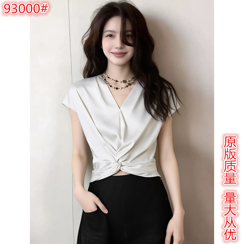 외국 가스 연령 감소 비틀림 화이트 여성 셔츠 여름 2026 년 새로운 패션 작은 대중 셔츠 고유 한 Chic 반팔