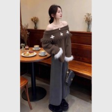 批发<b class='q'>秋</b>冬韩系巨好看独特漂亮上衣裤子时尚温柔穿搭咖色毛毛一字肩套装