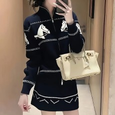 批发黑色提花毛衣套装<b class='q'>女</b>2025新款深冬穿搭一整套针织上衣<b class='q'>半身裙</b>两件套