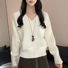 批发韩系气质V领短款毛衣女秋冬外穿收腰显瘦软糯套头长袖<b class='q'>针织衫</b>上衣