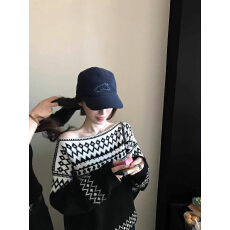 批发冬日费尔岛软糯斜肩老钱撞色提花<b class='q'>针织衫</b>复古氛围感时尚显瘦毛衣女