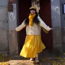 批发韩系秋日OOTD穿搭一整套宽松毛衣半裙女2025新款秋冬黄色<b class='q'>连衣裙</b>子