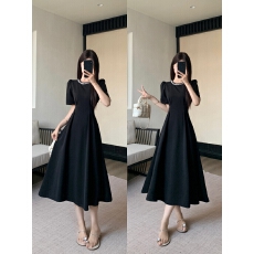 批发实拍  ~  小香风黑色短袖<b class='q'>连衣裙</b>女赫本风珍珠显瘦中长款<b class='q'>连衣裙</b>