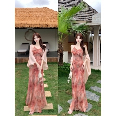 批发实拍~ 夏季度假风收腰显瘦V领荷叶边吊带两件套连衣裙