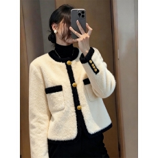 批发2025冬季小香风羊羔毛短外套秋冬高级感撞色边金扣小个子加厚上衣