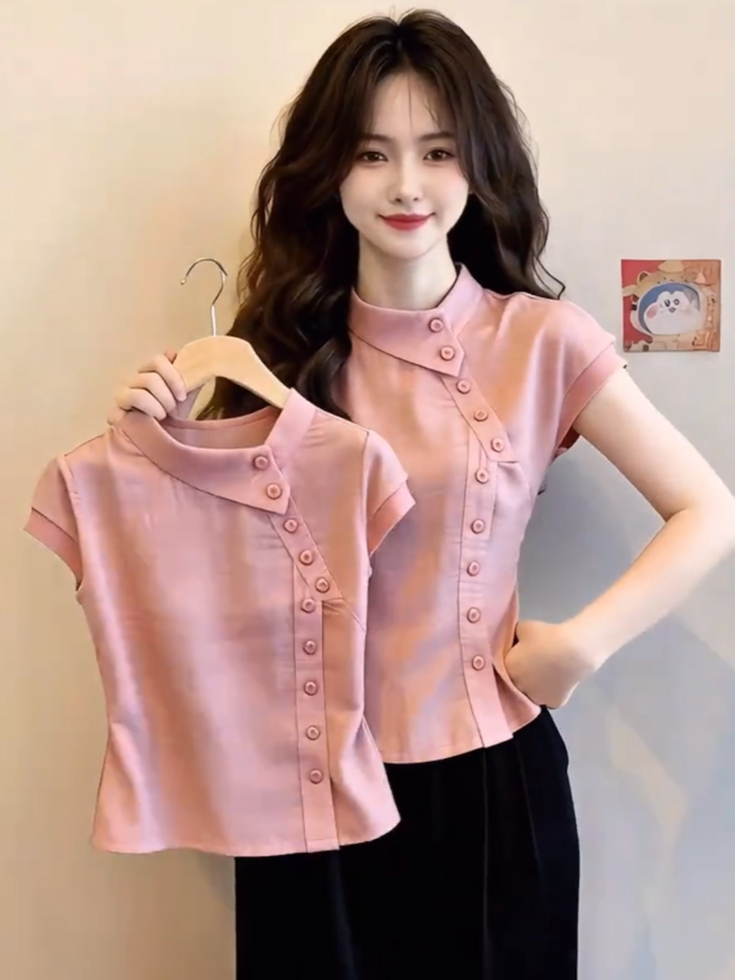 프랑스식 핑크색 스탠드 칼라 반팔 여성 셔츠 여름 디자인 센스 측면 단추 허리 수축 얇은 스타일 품격 연령 감소 작은 셔츠 맨위