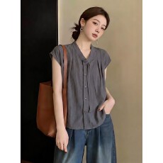 批发高级感灰色V领正肩短袖衬衫女2026夏季新款大码<b class='q'>胖</b>mm<b class='q'>显瘦</b>通勤上衣