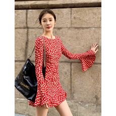 批发2026巨好看的红色波点短款连衣裙海边穿搭初<b class='q'>夏</b>独特漂亮小个子裙子