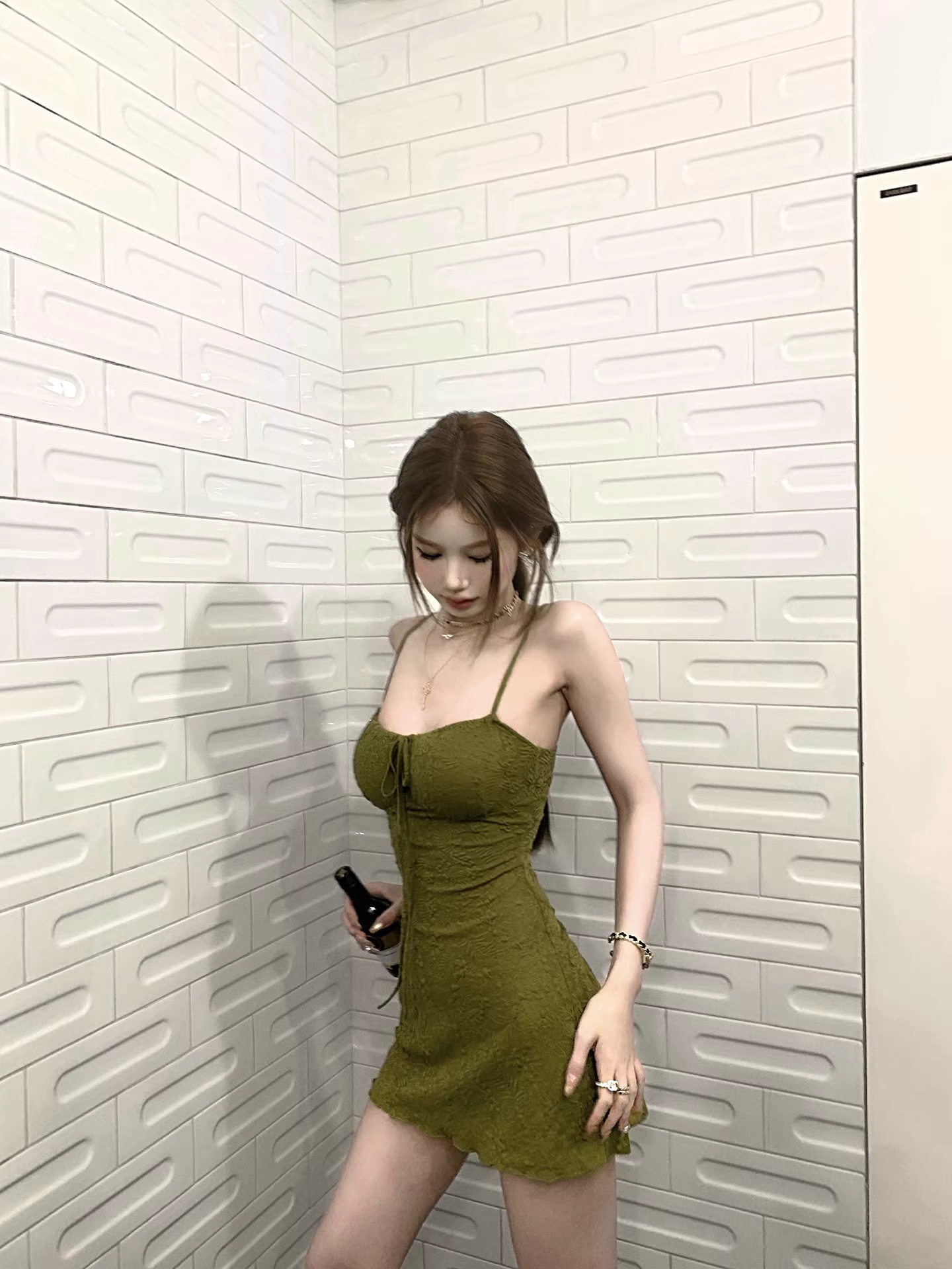 tongiiuu 웨이 팬 모니카 레트로 휴가 질감 슬립 여성 드레스 허리 수축 슬림해 보이는 한 마디 미니 스커트