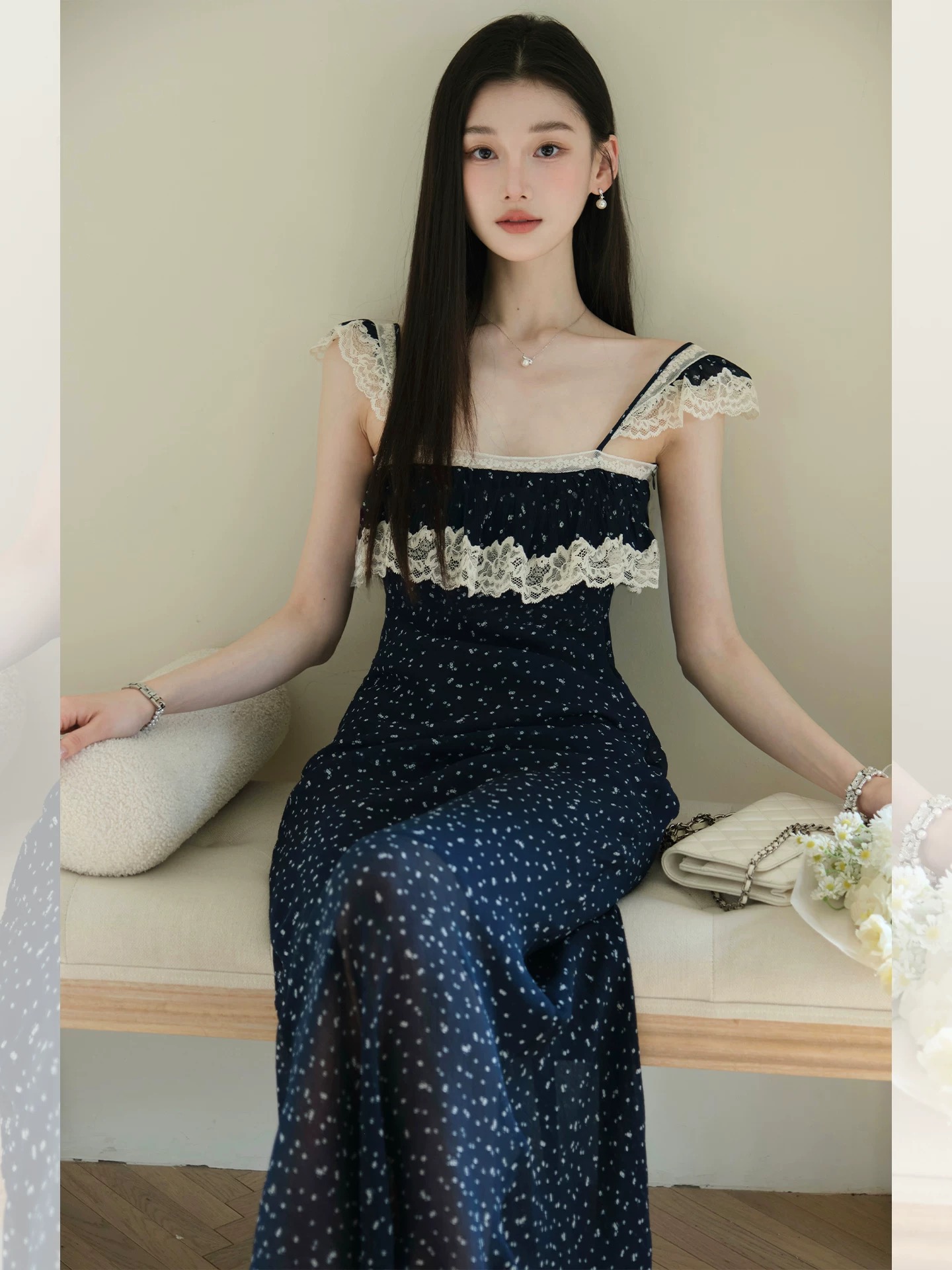 FA31756# 且可ChillCozy5.1910AM曼陀罗45°斜裁蕾丝拼碎花吊带连衣裙