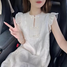 批发新中式国风改良旗袍白色<b class='q'>连衣裙</b>女夏2026新款设计感<b class='q'>刺绣</b>裙子小个子