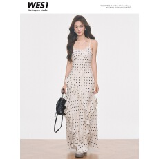 批发纯欲风辣妹波点缎面吊带<b class='q'>连衣裙</b>女夏季海边度假气质收腰荷叶边长裙