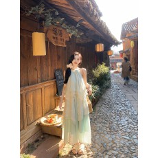 批发一颗甜桃yikett薄荷夏日间无袖挂脖连衣裙女夏气质天丝长裙