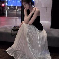 批发肌理感波浪针织立体下摆背心式上衣+琉光流光纱大裙摆百褶半身裙