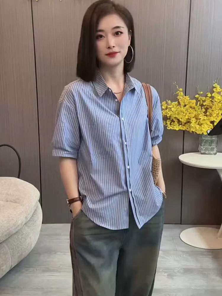 2026 여름 새로운 여성 유럽 상품 폴로 칼라 블루 화이트 스트라이프 반팔 셔츠 작은 키 얇고 가벼운 품격 맨위 서비스