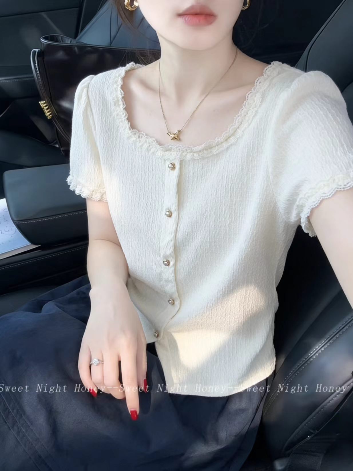 여름 새로운 작은 샤넬 스타일 복잡한 고대 칼라 레이스 반팔 여성 셔츠 디자인 센스 슬림해 보이는 연령 감소 쇼트 스타일 맨위 여성