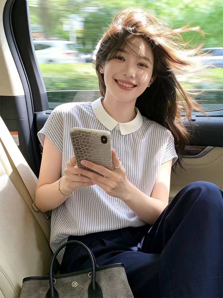 블루 화이트 스트라이프 베이비 칼라 반팔 2026 여름 루즈핏 미니멀리즘 풀오버 패션 싱글 줄 버튼 디자인 셔츠 맨위