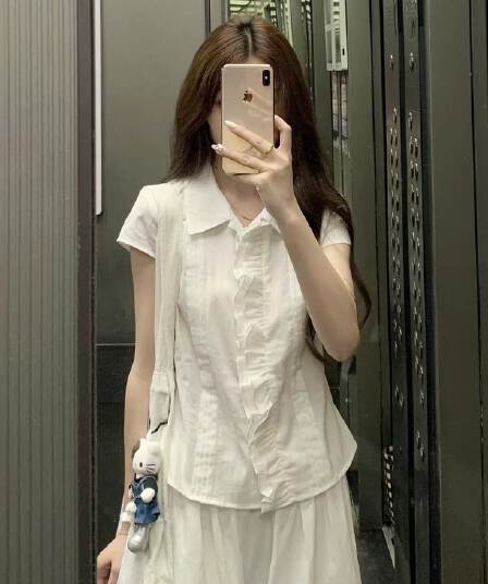 고유 한 슈퍼 잘 생긴 Chic 화이트 셔츠 반팔 여성 여름 디자인 센스 작은 키 캐주얼 긍정적 인 어깨 슬림해 보이는 셔츠