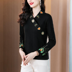 批发2026秋冬新中式国风长袖<b class='q'>T</b><b class='q'>恤</b>绣花上衣女民族风围巾领洋气打底衫