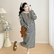 批发实拍2025秋冬新品孕妇慵懒风简约韩版时尚宽松条纹连帽孕妇连衣裙