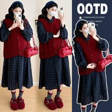 批发实拍2025秋冬新款孕妇红马甲镂空毛衣搭宽松显瘦长袖<b class='q'>连衣裙</b>两件套